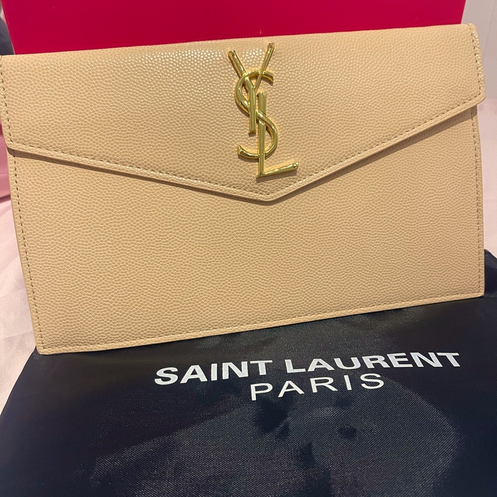 NWOT DESIGNER INSPIRED SL Uptown Pouch clutch 😍